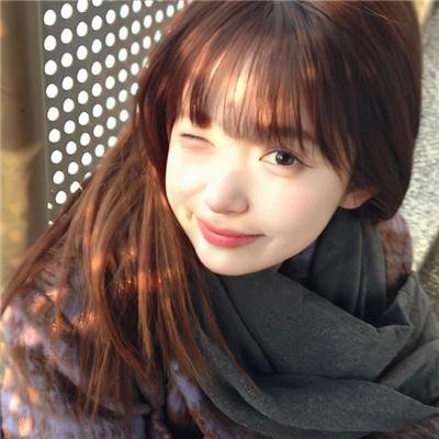 昂首挺胸